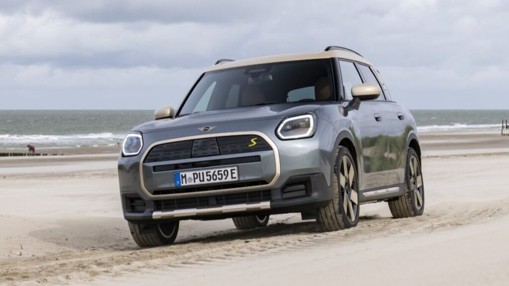 ₹50 लाख से कम में लॉन्च हुई नई MINI Countryman C, 5-स्टार सेफ्टी और लग्जरी फीचर्स से बनी चर्चा का केंद्र