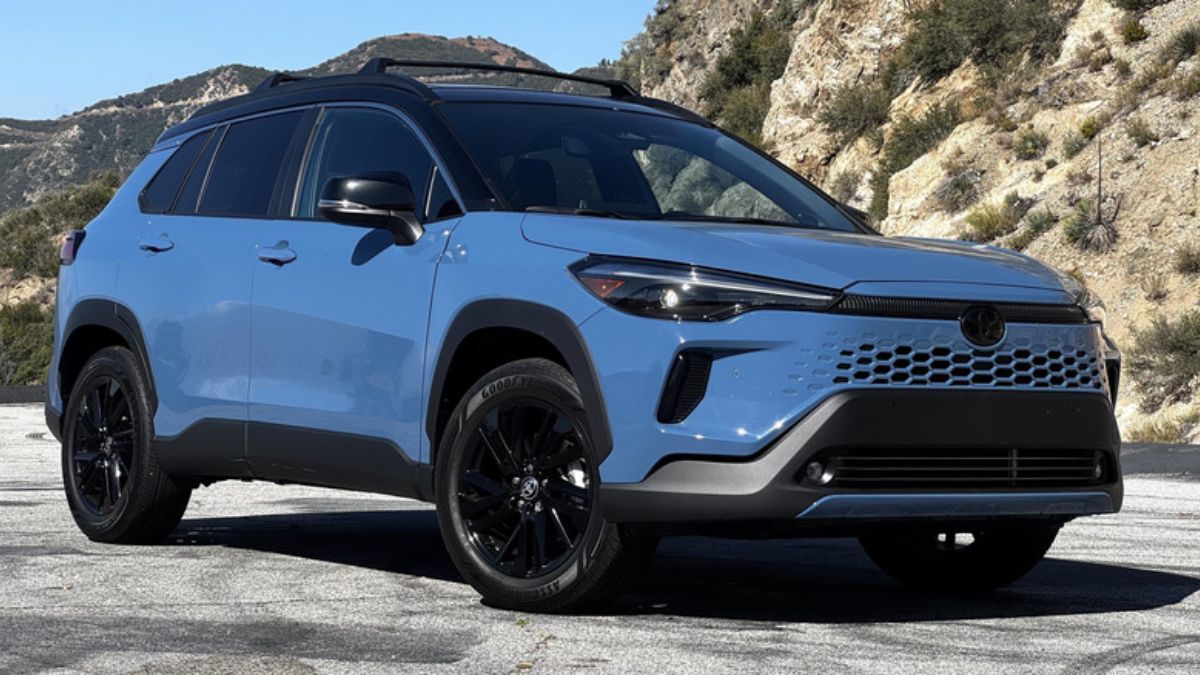 महिंद्रा XUV 7XO को कड़ी टक्कर देने आ रही Toyota Corolla Cross, Hybrid इंजन और प्रीमियम फीचर्स से करेगी बड़ा धमाका