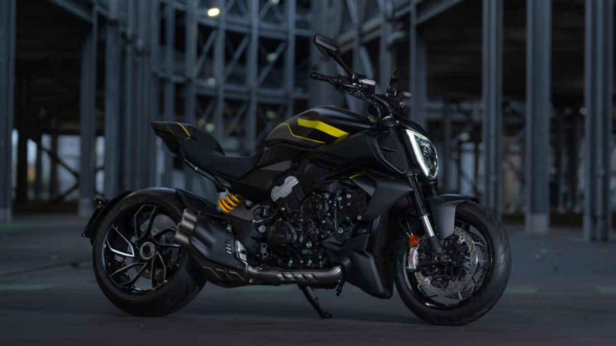 ₹30 लाख की Ducati Diavel V4 Black Roadster भारत में लॉन्च, 168bhp की दमदार पावर और प्रीमियम फीचर्स ने मचाई हलचल