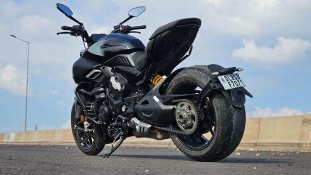 ₹30 लाख की Ducati Diavel V4 Black Roadster भारत में लॉन्च, 168bhp की दमदार पावर और प्रीमियम फीचर्स ने मचाई हलचल